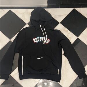 NWT NIKE DRI FIT BROOKLYN NBA SWEATSHIRT WITH ZIP POCKET DETAIL